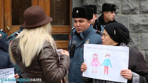 Проводящие акцию с требованием арестовать Размика Абрамяна представили подробности встречи с Генпрокурором Армении