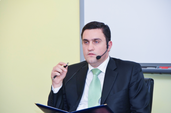 Պարոնայք հեղափոխականներ, կառավարեք ձեր ընտանիքները, զսպեք ձեր ընտանիքի անդամների քաղաքական նկրտումները, հեռու պահեք քաղաքական կեղտոտ խաղերից, եթե ունեք այդքան ուժ և ազդեցություն նրանց վրա. Ա. Ղազինյան
