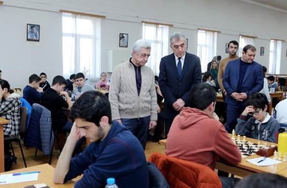 Սերժ Սարգսյանը շախմատի ակադեմիայում դիտել է Անդրանիկ Մարգարյանի հիշատակին նվիրված հուշամրցաշարը