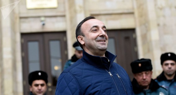 В Армении ищут надежного судью для рассмотрения дела главы КС - газета