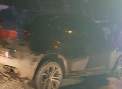Հրազդանում «BMW X6»-ը դուրս է եկել ճանապարհից եւ բախվել պատին. 5 վիրավորներից 3-ը երիտասարդ աղջիկներ են