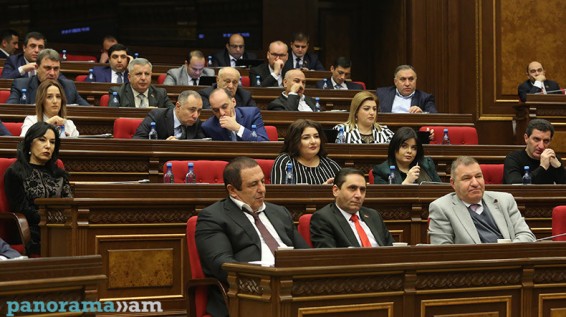 ԱԺ-ն երկրորդ ընթերցմամբ ընդունեց զինծառայողին ինքնասպանության դրդելու պատիժը խստացնող օրինագիծը