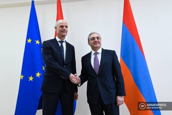 Глава МИД Нидерландов вручил Зограбу Мнацаканяну заявление об открытии посольства в Ереване