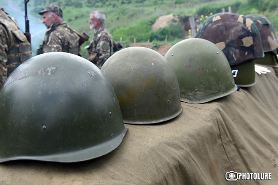 Известны подробности ранения двух военнослужащих в Арцахе
