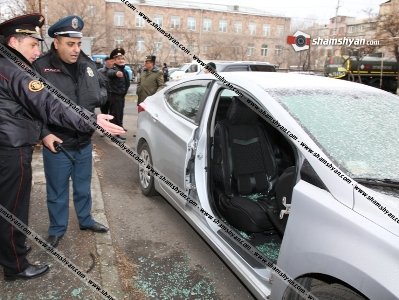 Տարօրինակ գողություն Երեւանում. Hyundai Elantra-ի դուռը մեքենայի վրայից պոկել ու գողացել են