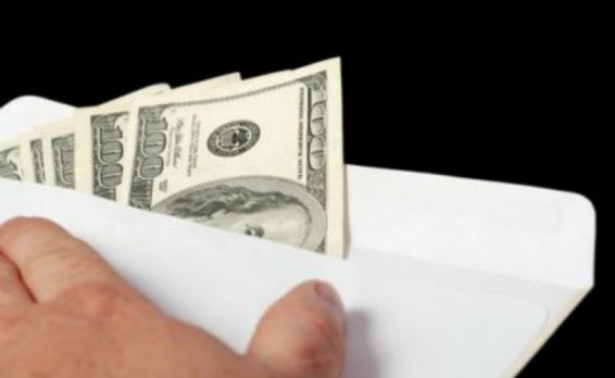 Իրանի քաղաքացին հայտնել է, որ խոշոր չափերով կաշառք է տվել ճանապարհային ոստիկաններին