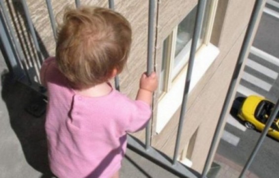 Գյումրիում 2-ամյա տղան մոր աչքի առջեւ ընկել է 4-րդ հարկից