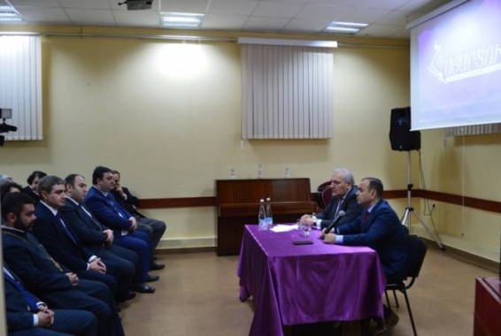 Заре Синанян встретился с армянской общиной Тбилиси