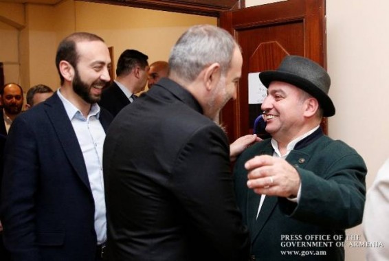 Премьер-министр вместе с супругой присутствовал на концерте Ваагна Айрапетяна