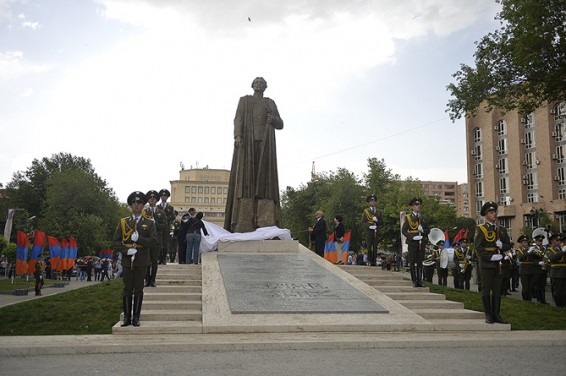 Пашинян ответил в Берлине на критику о Нжде: улица в Баку названа в честь пособника фашизма