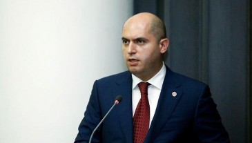 Բա ստի ոտքերը, ինչպես բազմիցս ապացուցել եմ, կարճ են, Մերկելի ականջը կանչի.Արմեն Աշոտյան