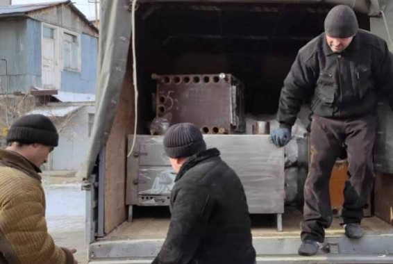 Социально необеспеченным семьям в Гюмри предоставляют печи и топливо в  брикетах
