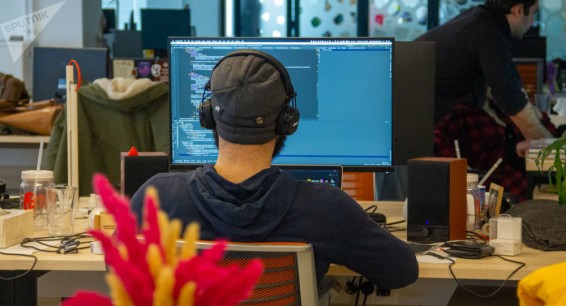 Чужая миссия: почему IT-компании в Армении берут на себя функции государства и вузов