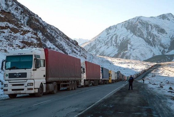 Լարսը բաց է․ ռուսական կողմում կուտակված է 400 բեռնատար