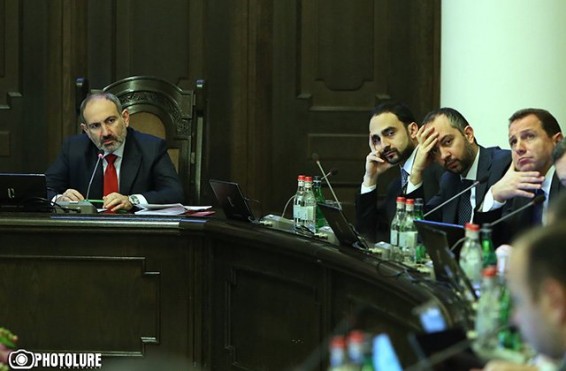 Ի՞նչ տարբերություն, թե ով և ինչպես է դատարկում պետական բյուջեն
