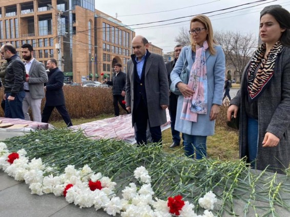 ԼՀԿ անդամները հարգանքի տուրք մատուցեցին Մարտի 1-ի զոհերի հիշատակին