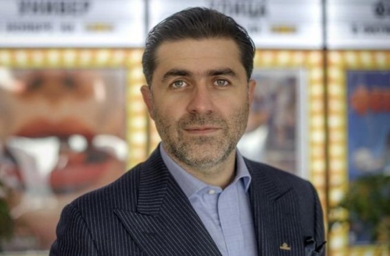 Արթուր Ջանիբեկյանը 44 տարեկան է․ Comedy club-ի աստղերը հայերեն լեզվով շնորհավորել են իրենց ղեկավարին
