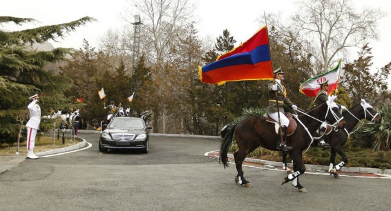 Армения вводит временный визовый режим с Ираном из-за коронавируса - Пашинян