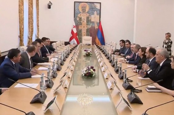 Նիկոլ Փաշինյանը հանդիպում է Վրաստանի խորհրդարանի նախագահի հետ