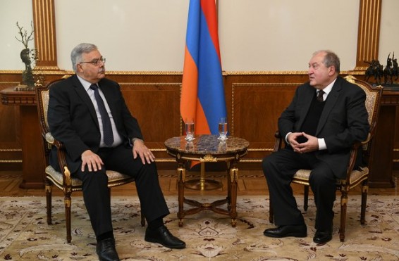 Արմեն Սարգսյանը հանդիպել է ՀՅԴ բյուրոյի ներկայացուցիչ Հակոբ Տեր-Խաչատուրյանի հետ
