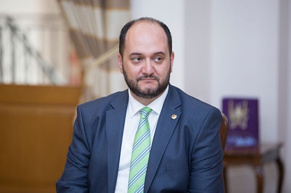 «Երկուշաբթի օրվանից դասերը կվերսկսվեն, եթե նոր ցուցումներ չլինեն». Արայիկ Հարությունյան