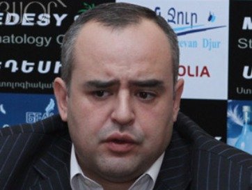 Գնամ դիպլոմս ու արտոնագիրս վառեմ. Նորայր Փանոսյանի պաշտպանը հրապարակել է ՀՔԾ քննիչի որոշումից մի հատված