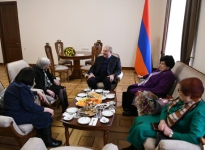 Գեղեցկությունը տարիքի հետ կապ չունի. նախագահը հյուրընկալել է վաստակաշատ հայուհիների
