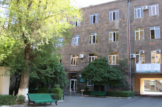 Առողջապահության նախարարությունը հորդորում է դիմել պոլիկլինիկա, թիվ 2 պոլիկլինիկայում առավոտյան 9-ից հետո ջերմստուգողը չկա, հերթ է. Արևիկ Նավոյան