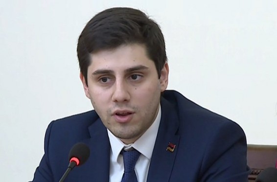 «Էս դահլիճում մարդ կա՞, որ ասեն՝ պետք է ինքնամեկուսանաս, չհասկանա՝ ինչ պետք է անի»․ Սուրեն Գրիգորյան