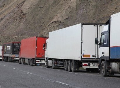 Լարսը բաց է միայն բեռնատար տրանսպորտային միջոցների համար