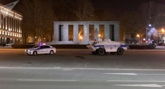 Полиция Армении начала наказывать: более 90 граждан заставили покинуть салон машины
