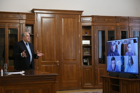 «Պահպանենք և պաշտպանենք բժշկին». Արմեն Սարգսյանը հեռավար առաջադրանք է տվել պետական բժշկական և պոլիտեխնիկական համալսարանների մի խումբ ուսանողների