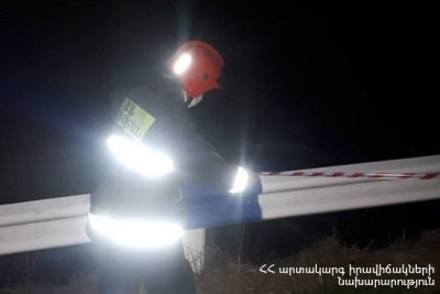 Գետափ-Մարտունի ճանապարհին «Պեժոն» բախվել է երկաթյա արգելապատնեշին. 20-ամյա ուղեւորը տեղում մահացել է. կա վիրավոր