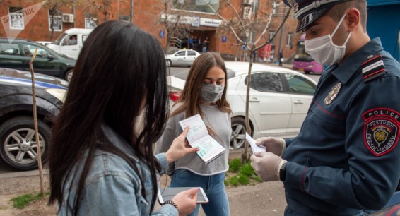Граждане Армении могут заполнять электронные бланки при выходе на улицу – комендант