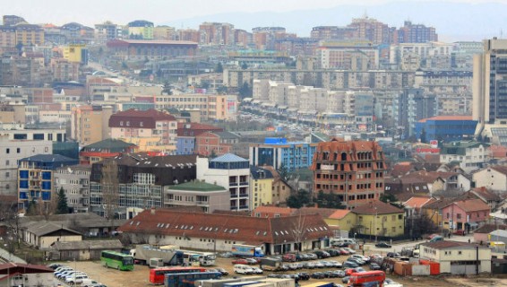 Во двор дома гендиректора Радио и ТВ Косово бросили взрывное устройство