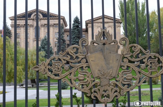 Ազգային ժողովի աշխատակազմում պետական ծառայողներ  և աշխատակազմի մի շարք աշխատողներ պարգևատրվել են