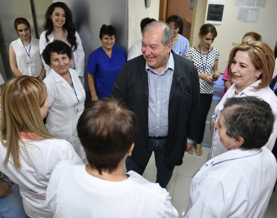 «Հայ կինը երբեք չի ընկճվել ու միշտ կարողացել է ամուր մնալ, հավատալով, որ ցանկացած դժվարություն անցողիկ է». Արմեն Սարգսյան