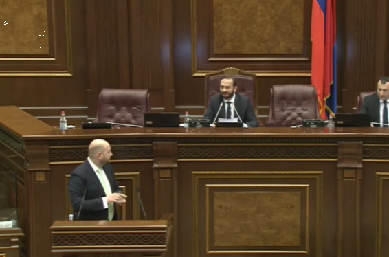 ԿԲ մանդատի մեջ ֆորմալ առումով տնտեսական աճը ֆիքսելը դեռ վաղ է. Մարտին Գալստյանը՝ Արարատ Միրզոյանին