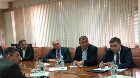 Տիգրան Խաչատրյանը հանդիպել է թեթև արդյունաբերության ոլորտի ընկերությունների ներկայացուցիչների հետ