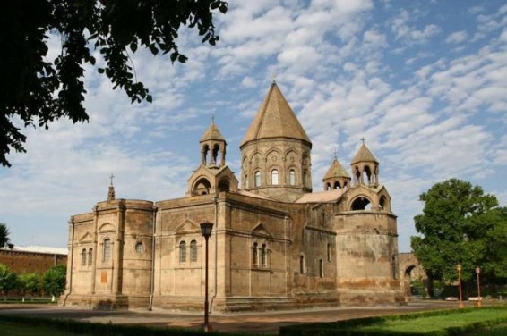 Ապրիլի 24-ին նույն ժամին կհնչեն բոլոր եկեղեցիների զանգերը, դռնփակ կմատուցվի Սուրբ Պատարագ