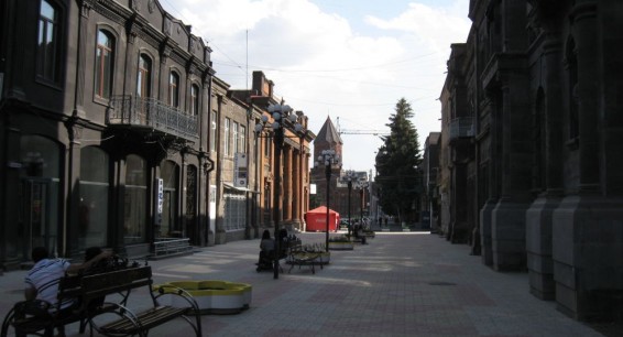 Во дворе дома в Гюмри обнаружена мина - МЧС