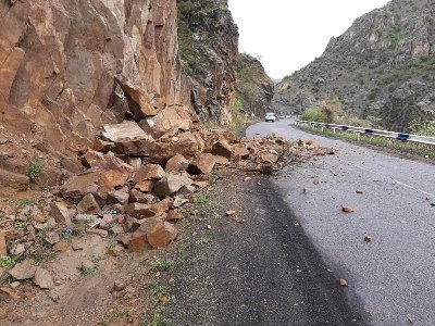 Մ-2 միջպետական նշանակության ճանապարհից դեպի Ջերմուկ կմ 0+800 հատվածում ճանապարհն արդեն երկկողմանի երթևեկելի