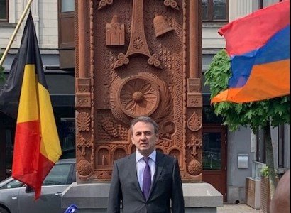 Իքսելի քաղաքապետը հարգել է Ցեղասպանության զոհերի հիշատակը