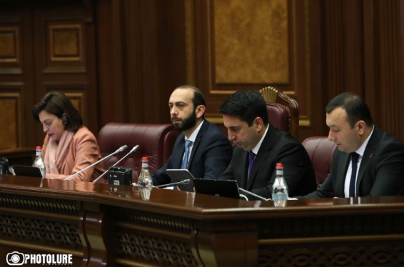 ԱԺ-ն ընդունեց պարետի դերն ու ընդունած ակտերի կարգավիճակը հստակեցնող և արտաժամը ավելացնող օրինագծերը