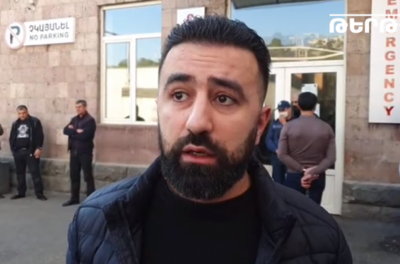 Փողոցում պատահաբար հանդիպել են, իրար բարևել են, որից հետո Ալեն Սիմոնյանը Արթուրի դեմքին է հարվածել. իշխանությունները որոշել են այս պատրվակով քրեական հետապնդում իրականացնել. Կոնստանտին Տեր-Նակալյան
