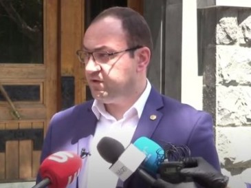 Հրաչյա Հակոբյանի հարց-հայտարարությունը գրվել է վարչապետի կողմից. Արսեն Բաբայանը Դատախազության դիմաց էր. դռները փակ էին