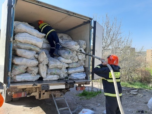 Հրդեհ՝ բեռնատարի թափքում. այրվել է 50 պարկ փայտածուխ
