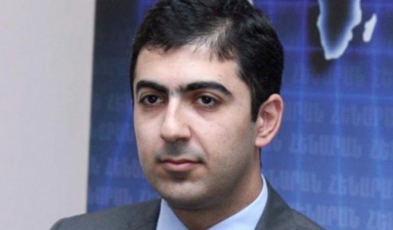 Առգրավվել են փաստաթղթեր, աշխատանքային համակարգիչը. փաստաբանը՝ «Յուքոմի» տնօրենի բնակարանում խուզարկության մասին. Video