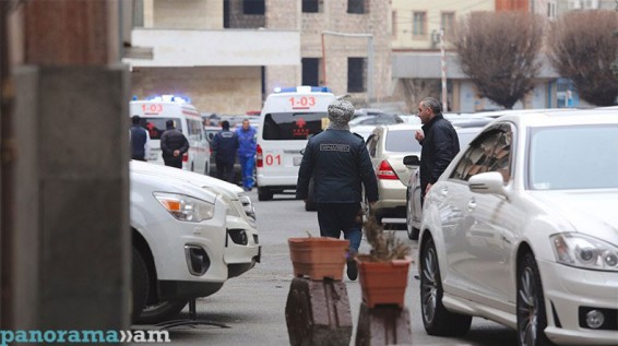 «Էրեբունի պլազա» մտած զինված տղամարդը մտադիր է եղել պատանդ վերցնել Ռոբերտ Քոչարյանի որդուն ու նրա գրասենյակի ղեկավարին