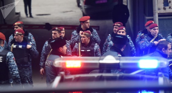 Устроивший стрельбу в Эребуни плаза мужчина признан невменяемым
